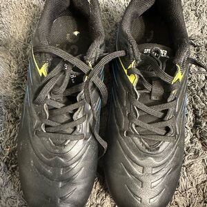 DSG Black and Yellow Kids Athletic Shoes